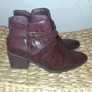 Frye & Co Womens booties PEMBROOKE REDWOOD stacked heel boots 7.5 NWOT